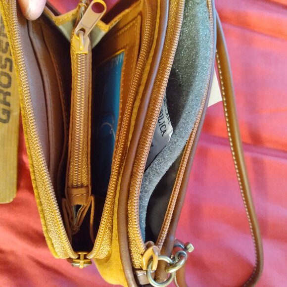 Nine West tan wristlet organizer, new with tags - Picture 4 of 6